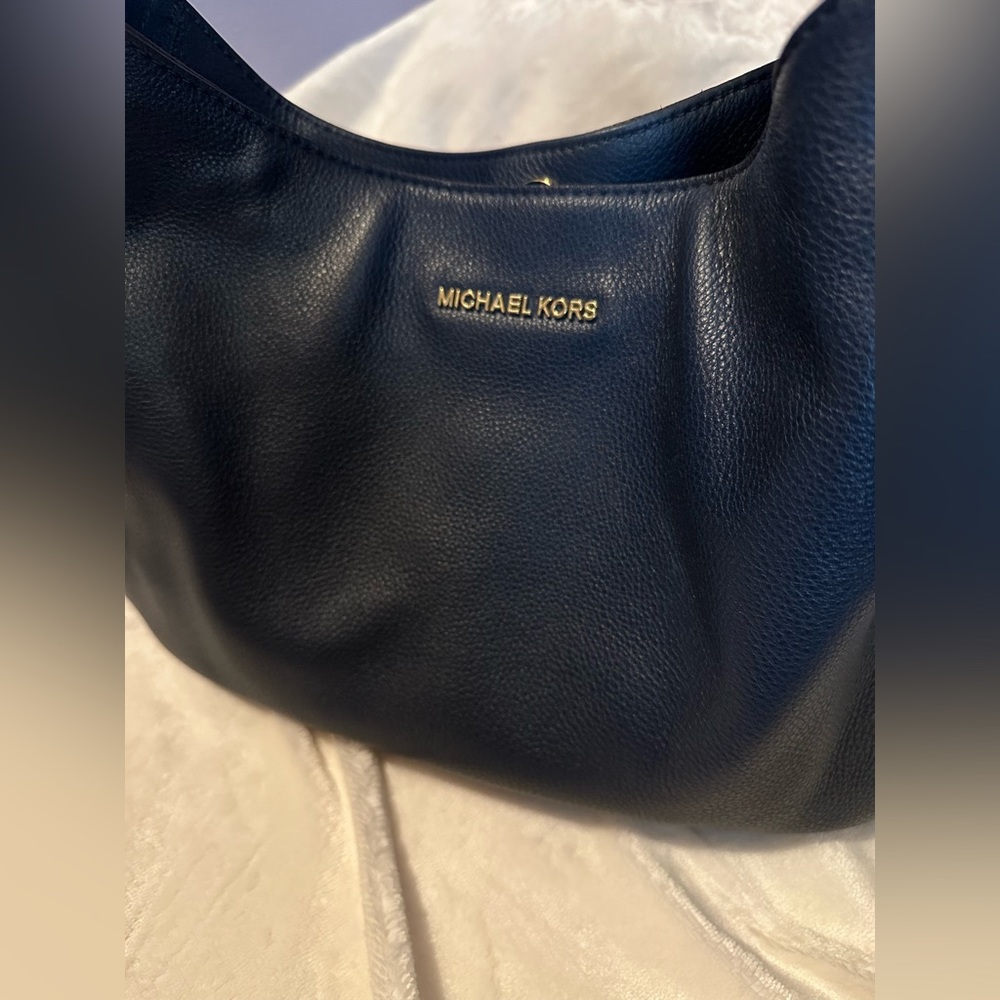Navy medium size shoulder bag